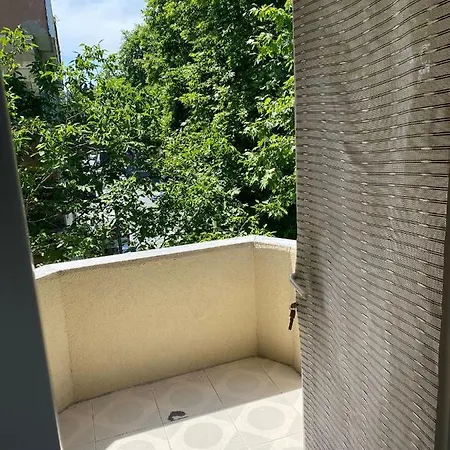 Kirecburnu Mahallesinde Deniz Manzarali Esyali Istanbul